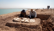 Members of the Dohuk Antiquities Department work on a grave unearthed on the banks of Mosul Dam on an archaeological site in the Khanke sub-district of Dohuk Governorate on August 30, 2025. Photo by Ismael ADNAN / AFP.
