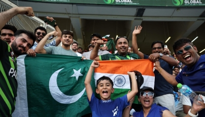 Pakistan and India fans cheer before the start of the Asia Cup 2025 Twenty20 international cricket match between India and Pakistan at the Dubai International Stadium in Dubai on September 14, 2025. (Photo by Fadel Senna / AFP)