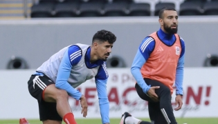 Al Shamal’s Baghdad Bounedjah (left) and Naim Sliti attend team’s training session.  