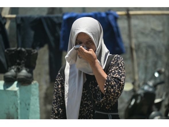 A relative of a missing student mourns as rescuers search for survivors at the Al Khoziny Islamic boarding school in Sidoarjo, East Java province on October 2, 2025. (Photo by Juni Kriswanto / AFP)
 