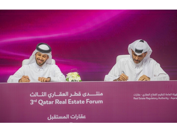 Aqarat Chairman Eng. Khalid bin Ahmed Al Obaidli with one of the officials during the signing of an MoU on the second day of Third Qatar Real Estate Forum, yesterday.