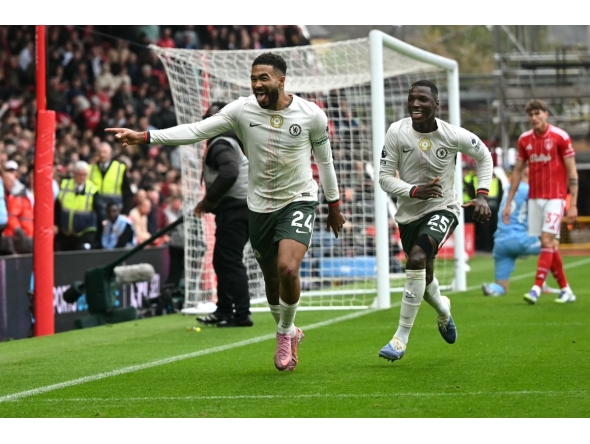 Chelsea's English defender Reece James celebrates scoring the team's third goal during the English Premier League football match between Nottingham Forest and Chelsea at The City Ground in Nottingham, central England, on October 18, 2025. (Photo by JUSTIN TALLIS / AFP) 
