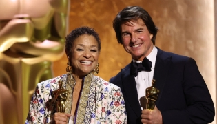 US actor producer Tom Cruise and US actress dancer Debbie Allen pose with their Honorary Academy Awards in Los Angeles on November 16, 2025. (Photo by Michael Tran / AFP)