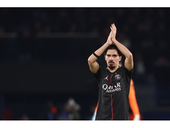 Paris Saint-Germain's Portuguese midfielder #17 Vitinha acknowledges the crowd as he is substituted during the UEFA Champions League, league phase - matchday 5, football match between Paris Saint-Germain (PSG) and Tottenham Hotspur FC at the Parc des Princes stadium in Paris on November 26, 2025. (Photo by FRANCK FIFE / AFP)
