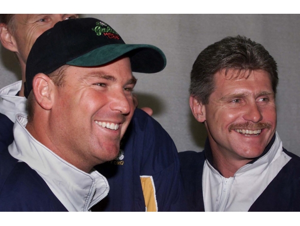 Australia's Shane Warne (L) and team captain Robin Smith (R) pose at the Hampshire County Ground as Warne made his debut against Essex in the English County Championship in Southampton on April 18, 2000. Photo by Adrian DENNIS / AFP