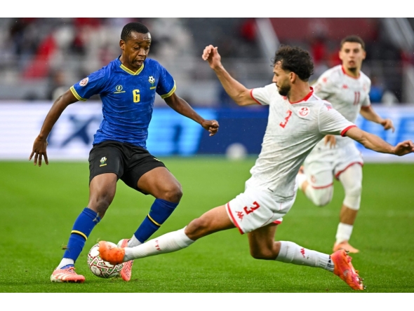 Tanzania’s Feisal Salum (left) and Tunisia’s Montassar Omar Talbi vie for the ball. 
