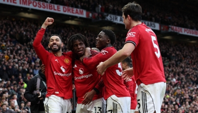 Manchester United's Danish defender #13 Patrick Dorgu (2L) celebrates with teammates after scoring their second goal during the English Premier League football match between Manchester United and Manchester City at Old Trafford in Manchester, north west England, on January 17, 2026. (Photo by Darren Staples / AFP) 
