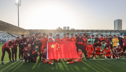 Team China pose for a photograph to celebrate qualifying to the knockout stage after the 2026 AFC U23 Asian Cup group D match between China and Thailand in Riyadh, Saudi Arabia, Jan. 14, 2026. (Xinhua/Wang Haizhou)