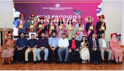 MES Indian School principal and officials with the outstanding students of 2026 during the event.