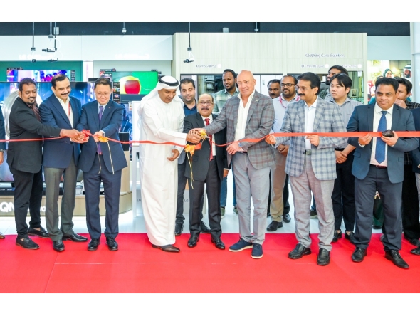Vice Chairman and Managing Director of Jumbo Electronics, Sajed Sulaiman  and Director and CEO Jumbo Electronics, CV Rappai with other officials during the opening of new LG Brand Shop at Place Vendôme Mall.