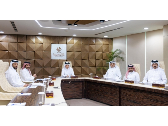 Minister of State for Foreign Affairs H E Sultan bin Saad Al Muraikhi and members of Qatari delegation during the Arab League Council extraordinary session.