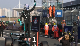 Mercedes' George Russell of Britain celebrates after the Sprint Qualifying of Formula One Chinese Grand Prix at Shanghai International Circuit in Shanghai, China (Photo by Qian Jun/Xinhua) 
