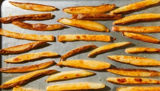 Oven fries can be the basis of a fun, filling meal. Rey Lopez for The Post; food styling by Lisa Cherkasky