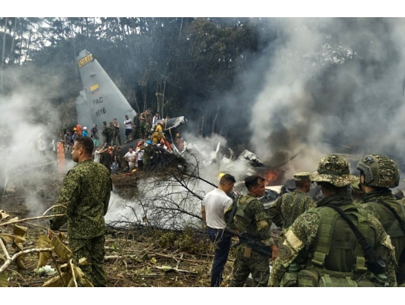 This screen grab shows soldiers and rescuers near an Air Force Hercules emitting thick smoke after the aircraft crashed during takeoff in Puerto Leguizamo, Colombia, near the southern border with Ecuador, on March 23, 2026. (Photo by daniel ortiz / AFP)
