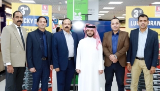 Officials during the third raffle draw of Safari Hypermarket’s mega promotion.