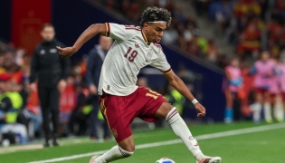 Spain's forward #19 Lamine Yamal controls the ball during the international friendly football match between Spain and Egypt at RCDE Stadium in Cornella de Llobregat, near Barcelona, on March 31, 2026. (Photo by Lluis Gene / AFP)