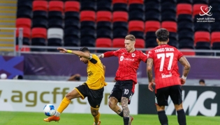 Al Rayyan’s Roger Guedes (centre) and Tiago Silva in action during the match.  