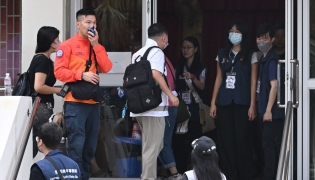 Residents of Wang Fuk Court residential estate arrive to return to their apartments in Hong Kong on April 20, 2026. Photo by Peter PARKS / AFP