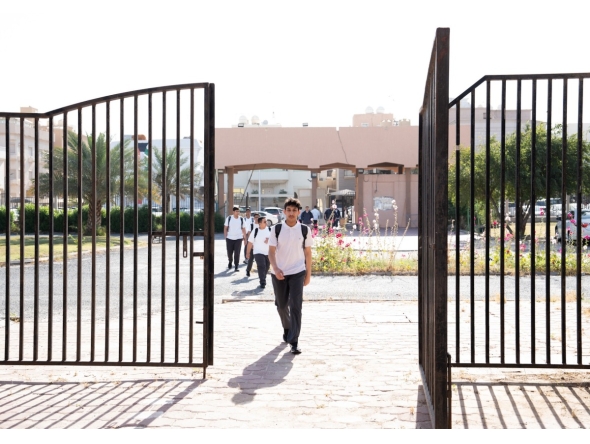 High school students resuming back to school. (Photo by Muneera Al-Rabiah, KUNA)