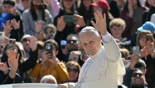 Pope Leo XIV waves to the crowd during the weekly general audience at St Peter's Square in The Vatican on April 8, 2026. Photo by Tiziana FABI / AFP