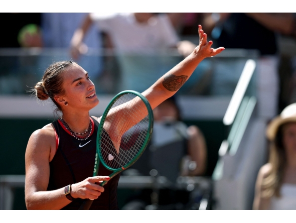Aryna Sabalenka celebrates her victory at the end of her women's singles match against Australia's Daria Kasatkina on day 7 of the French Open tennis tournament on Court Suzanne-Lenglen at the Roland-Garros Complex in Paris on May 30, 2026. (Photo by Anne-Christine POUJOULAT / AFP)