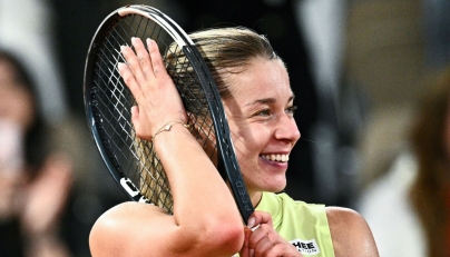 Poland's Maja Chwalinska celebrates after winning against Russia's Diana Shnaider at the end of their women's semi final singles match on day 12 of the French Open tennis tournament on Court Philippe-Chatrier at the Roland-Garros Complex in Paris on June 4, 2026. (Photo by JULIEN DE ROSA / AFP)

