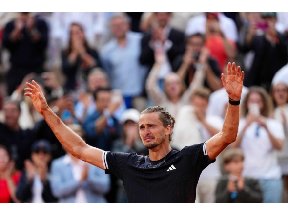 Germany's Alexander Zverev celebrates after winning the mens final singles match against Italy's Flavio Cobolli on day 15 of the French Open tennis tournament on Court Philippe-Chatrier at the Roland-Garros Complex in Paris on June 7, 2026. (Photo by Dimitar DILKOFF / AFP)