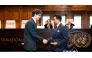 Ambassador of Qatar to the Kingdom of the Netherlands H E Dr. Mutlaq bin Majid Al Qahtani presented the awards to the top moot court participants.