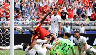 SEATTLE, WASHINGTON - JUNE 15: Romelu Lukaku #9 of Belgium forces an own goal by Mohamed Hany #3 of Egypt during the FIFA World Cup 2026 Group G match between Belgium and Egypt at Seattle Stadium on June 15, 2026 in Seattle, Washington. (Photo by ALEX GRIMM / GETTY IMAGES NORTH AMERICA / Getty Images via AFP)
