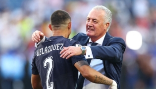 Gustavo Alfaro, Head Coach of Paraguay, embraces Gustavo Velazquez #2 after the penalty shootout win during the FIFA World Cup 2026 Round Of 32 match between Germany and Paraguay at Boston Stadium on June 29, 2026 in Foxborough, Massachusetts. (Photo by ROBERT CIANFLONE / GETTY IMAGES NORTH AMERICA / Getty Images via AFP)