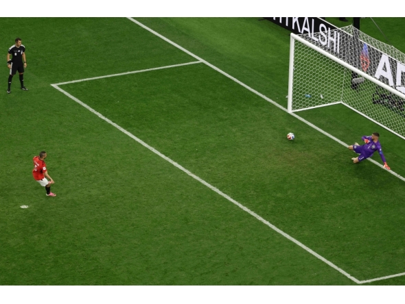 Egypt's defender #05 Ramy Rabia (L) shoots and scores in a penalty shoot-out during the 2026 World Cup round of 32 football match between Australia and Egypt at the Dallas Stadium in Arlington. (Photo by Aric Becker / AFP)