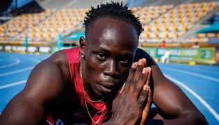 (Files) Gout Gout of Australia celebrates after winning the 100m final of the Australian Athletics Junior Championships at Queensland Sport and Athletics Centre in Brisbane on April 18, 2026. (Photo by Patrick Hamilton / AFP) 