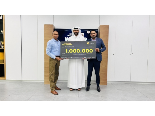 From right: Shumalan, Senior Vice President & Territory Head, Landmark Group Qatar; along with the award winner; and Rajgopal, Associate General Manager – Marketing, Landmark Group Qatar.

 