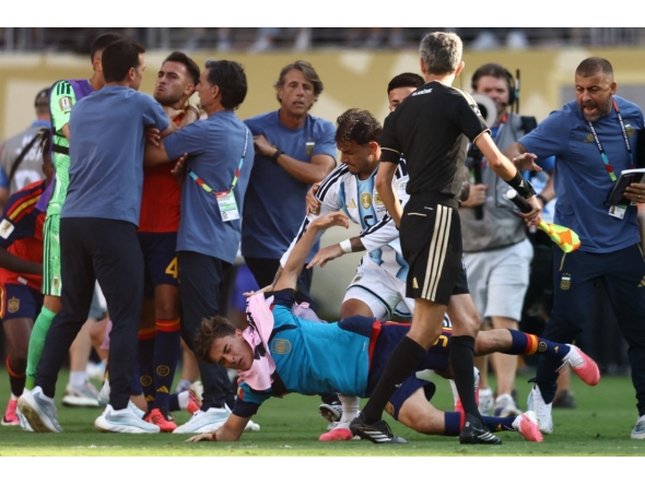 Argentina's midfielder #05 Leandro Paredes (top) clashes with Spain's midfielder #09 Gavi during the 2026 World Cup football tournament final match between Spain and Argentina at the New York/New Jersey Stadium in East Rutherford on July 19, 2026. (Photo by CHARLY TRIBALLEAU / AFP)