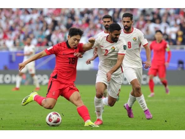 File photo of Lee Kang-in (#18) in action for the Korea Republic national team against Iraq at Al Thumama Stadium, Doha during the Qatar 2023 AFC Asian Cup.