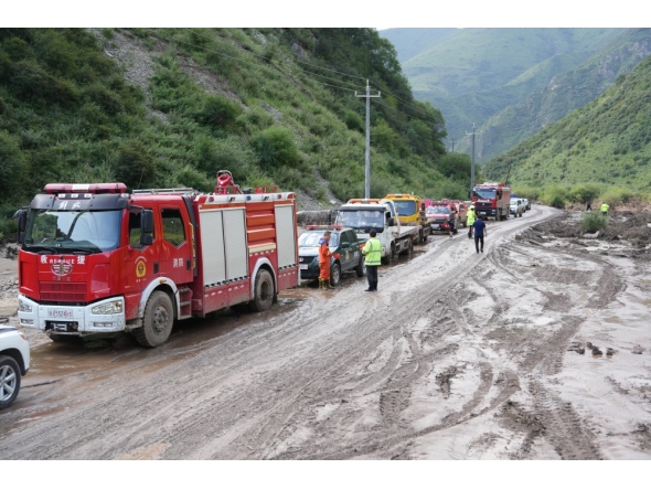 Rescuers arrive at the flood-hit scenic area in Weiyuan County, northwest China's Gansu Province, July 26, 2026. (Photo by Zhou Qiong/Xinhua)