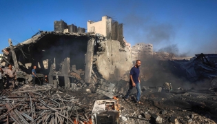 Palestinians inspect the damage at the site of an Israeli airstrike in Gaza City on August 24, 2026. (Photo by Omar AL-QATTAA / AFP)