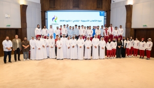 Team Qatar athletes and QOC officials pose for a group photo. 