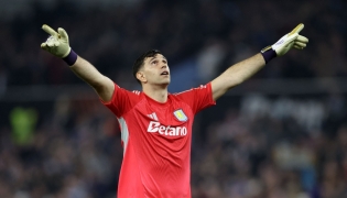 Aston Villa's Argentinian goalkeeper #23 Emiliano Martيnez celebrates his team's second goal during the UEFA Europa League, round of 16 second-leg football match between Aston Villa and Lille LOSC at Villa Park in Birmingham, central England on March 19, 2026. Photo by Darren Staples / AFP 