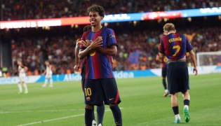 Barcelona's Spanish forward #10 Lamine Yamal celebrates scoring his team's fifth goal during the Spanish league football match between FC Barcelona and Rayo Vallecano de Madrid at Camp Nou Stadium in Barcelona on August 31, 2026. (Photo by Lluis GENE / AFP)