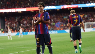 Barcelona's Spanish forward #10 Lamine Yamal celebrates scoring his team's fifth goal during the Spanish league football match between FC Barcelona and Rayo Vallecano de Madrid at Camp Nou Stadium in Barcelona on August 31, 2026. (Photo by Lluis GENE / AFP)