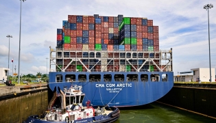  The container ship CMA CGM Arctic, sailing under the Maltese flag, passes through the Cocoli Locks of the Panama Canal in Panama City on September 3, 2026, ahead of reduced transit measures linked to the El Nino weather phenomenon that are set to come into force on September 4. (Photo by MARTIN BERNETTI / AFP)