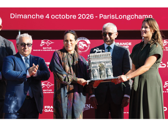 H H Sheikh Abdullah bin Khalifa Al Thani crowns the winners of the Qatar Prix de l'Arc de Triomphe, won by Aga Khan Studs-owned Daryz. Ambassador of the State of Qatar to the French Republic  H E Sheikh Ali bin Jassim Al Thani is also present. (PICS: SCOOPDYGA