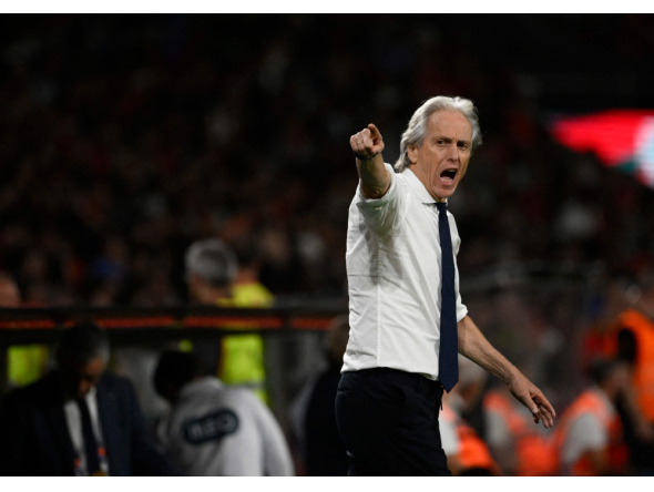 Portugal's coach Jorge Jesus gestures on the touchline during the UEFA Nations League Group 4 football match between Portugal and Norway at Dragao stadium in Porto on October 3, 2026 (Photo by Miguel RIOPA / AFP)