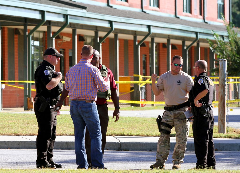 Anderson County sheriff's deputies and investigators gather outside of Townville Elementary School after a shooting in Townville, South Carolina, U.S., September 28, 2016. REUTERS/Nathan Gray 
