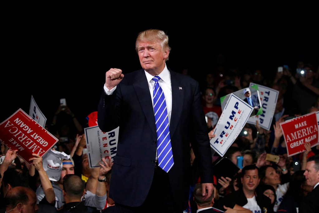 Republican presidential nominee Donald Trump holds a rally with supporters at the Suburban Collection Showplace in Novi, Michigan, US September 30, 2016. Reuters/Jonathan Ernst