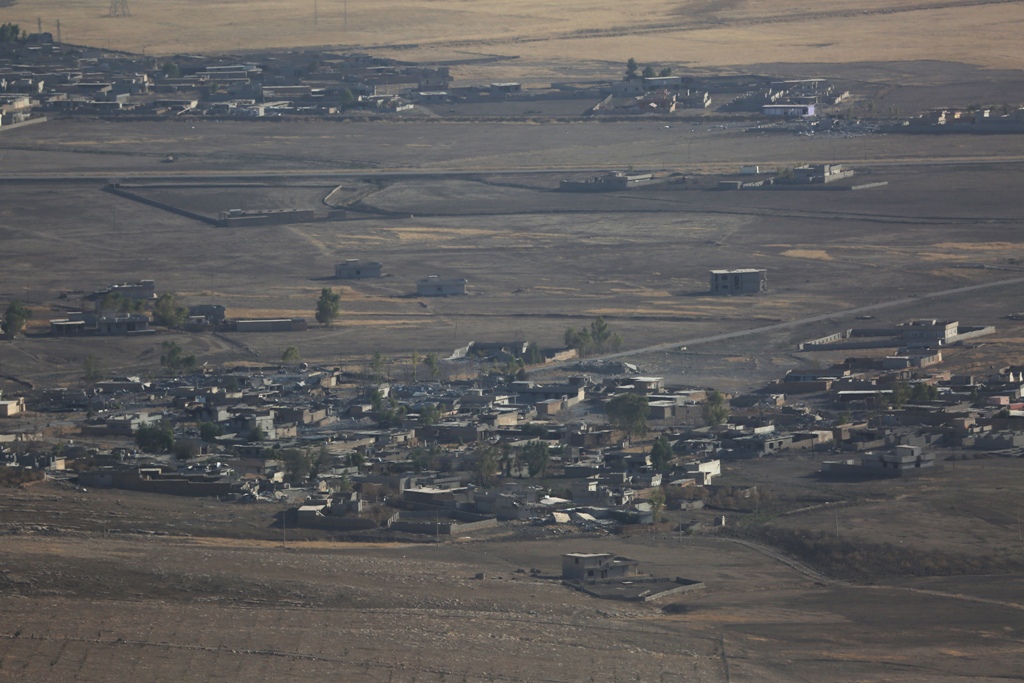 Bazgirtha village is seen as Peshmerga commander Colonel Lokman Abubakr speaks to press as Peshmerga forces attack Daesh positions with howitzers at the entrance of the entrance of the Mosul, in Nineveh, Iraq on October 2, 2016. ( Yunus Kele? - Anadolu Ag