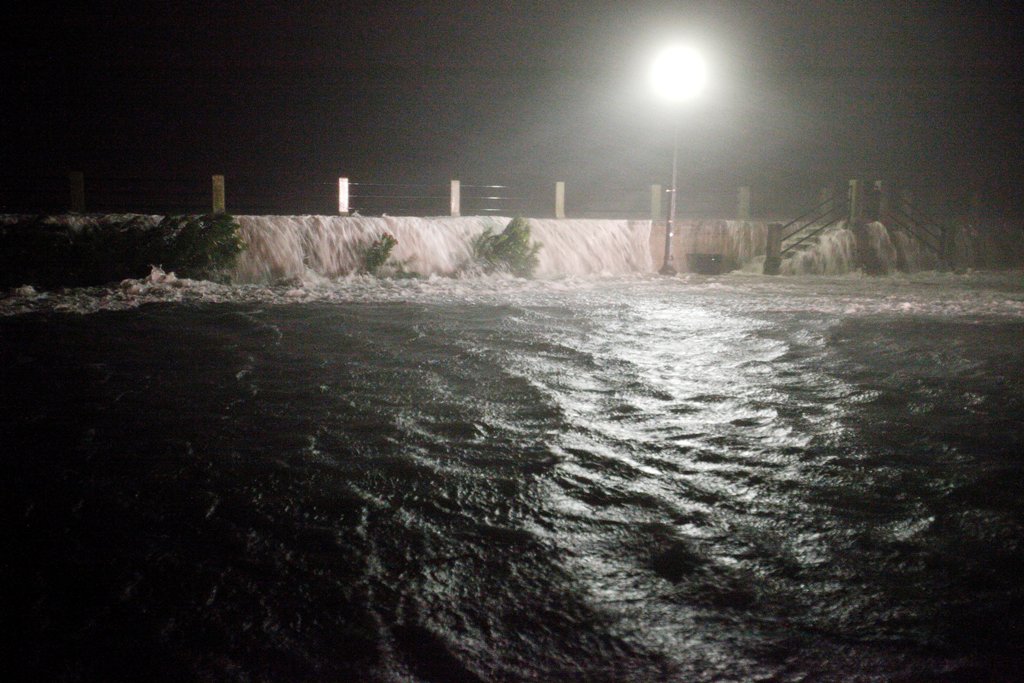 Storm surge pours over the sea wall onto a flooded section of East Battery Street at the southern-most tip of the city as Hurricane Matthew arrives in Charleston, South Carolina late October 7, 2016. REUTERS/Jonathan Drake
