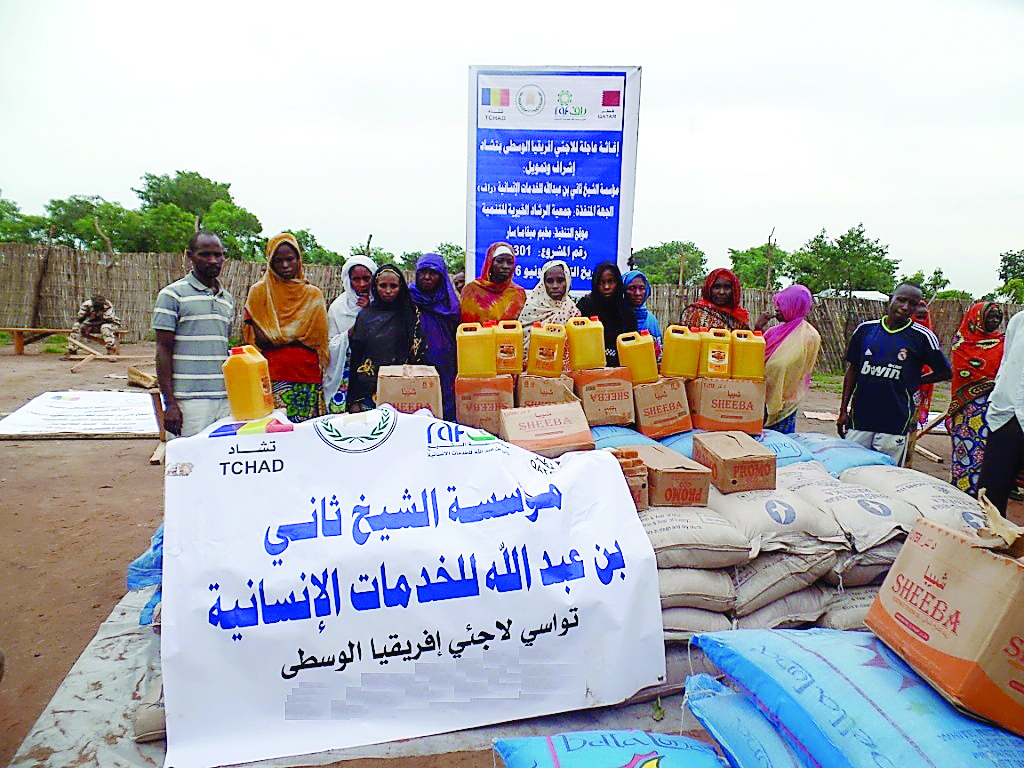 Refugees in Chad with the aid supplies from RAF.