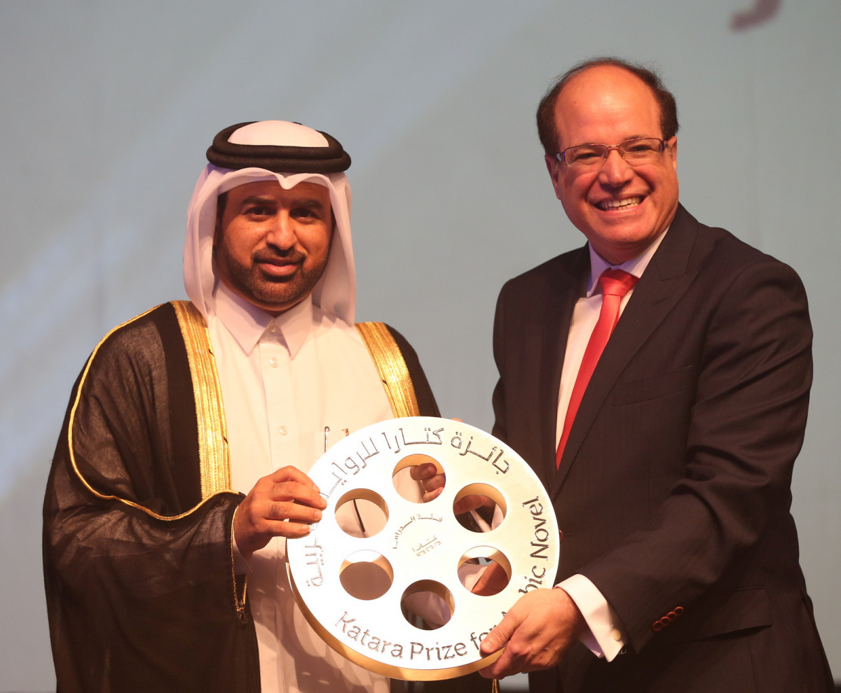 Katara General Manager Dr Al Khalid bin Ibrahim Al Sulaiti (left) presenting the award to Nasser Iraq.
